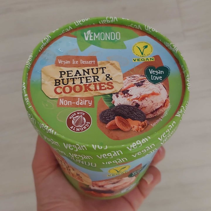 photo of Vemondo Gelato Peanutbutter & Cookies shared by @giuliap09 on  14 Aug 2022 - review