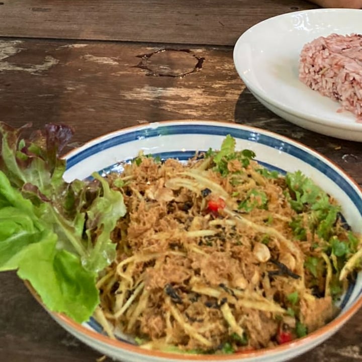 photo of Loving Hut Pakchong Deep Fried Wheat Protein With Mango And Peanut Spicy Salad shared by @bexenc on  13 Jun 2022 - review