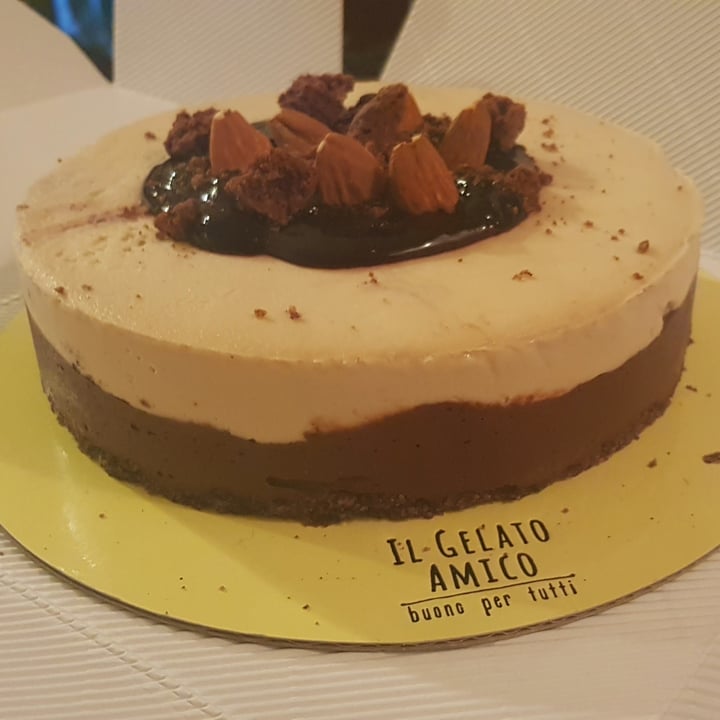 photo of Il Gelato Amico Torta semifreddo cioccolato, mandorla e amarena shared by @iaialuna on  09 Dec 2021 - review