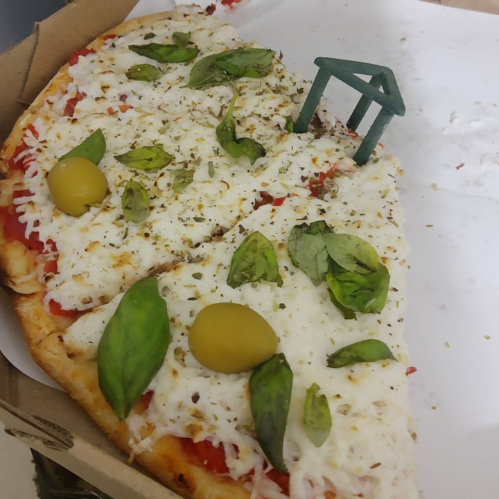 photo of Empanadas de 10 Pizza Vegana Con Albahaca shared by @lulutr3ce on  09 Jul 2022 - review