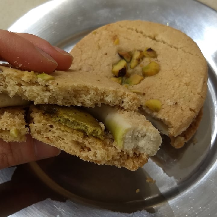 photo of Vica Alfajor De Pistacho shared by @julipb on  05 Oct 2022 - review