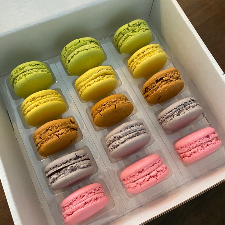 review photo of L’Artisane Creative Bakery Macarons shared by @alaina on 24 Dec 2020 - review