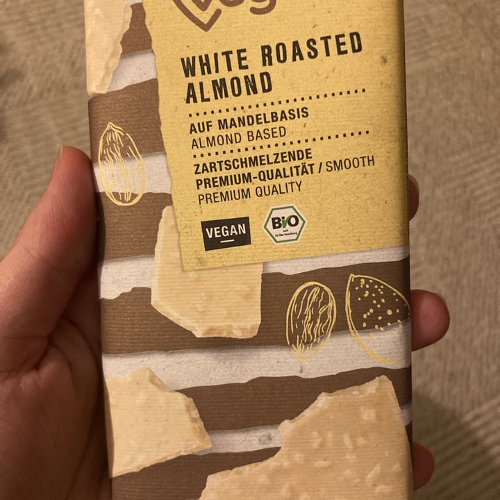 photo of Veganz White Roasted Almond shared by @chiaracrs on  04 Apr 2022 - review