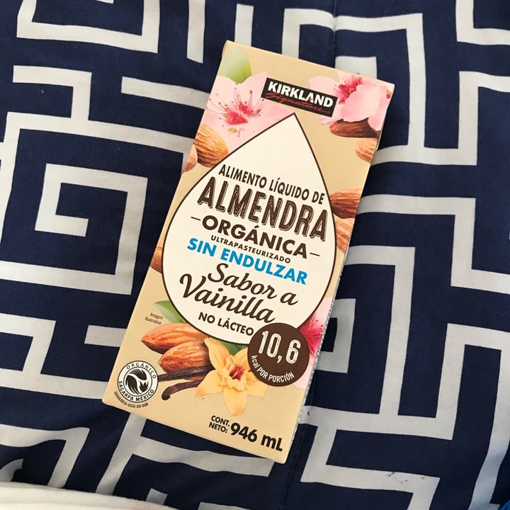 review photo of Kirkland Bebida De Almendra shared by @silvialaveg on 17 Aug 2022 - review