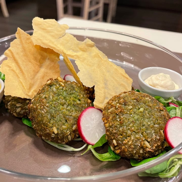 photo of Food Love Polpette di avena con zucchine,chips di ceci e maionese alla menta shared by @ikavbedeschi on  18 Jul 2021 - review