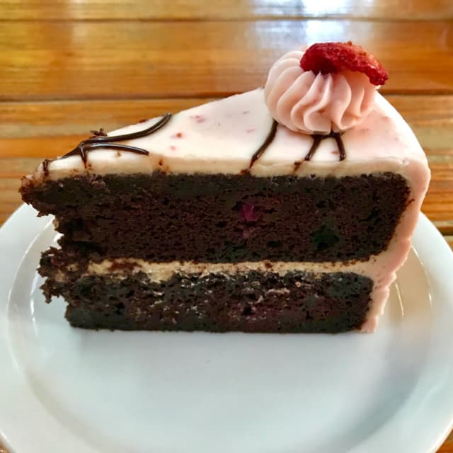 菜肴“Cake Slice from Dream Cakes”的照片