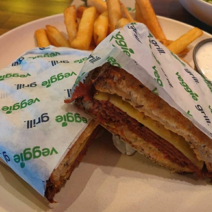 photo of Veggie Grill Ruben Sandwich shared by @busybeevegan on  16 Jul 2021 - review
