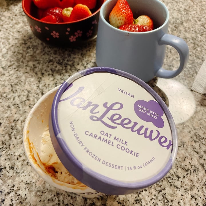 photo of Van Leeuwen Ice Cream Oat Milk Caramel Cookie Ice Cream shared by @even on  22 Mar 2022 - review