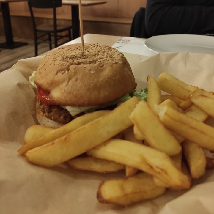 review photo of Bio's Kitchen Bologna Burger vegano shared by @laemmeti on 10 Jun 2022 - review