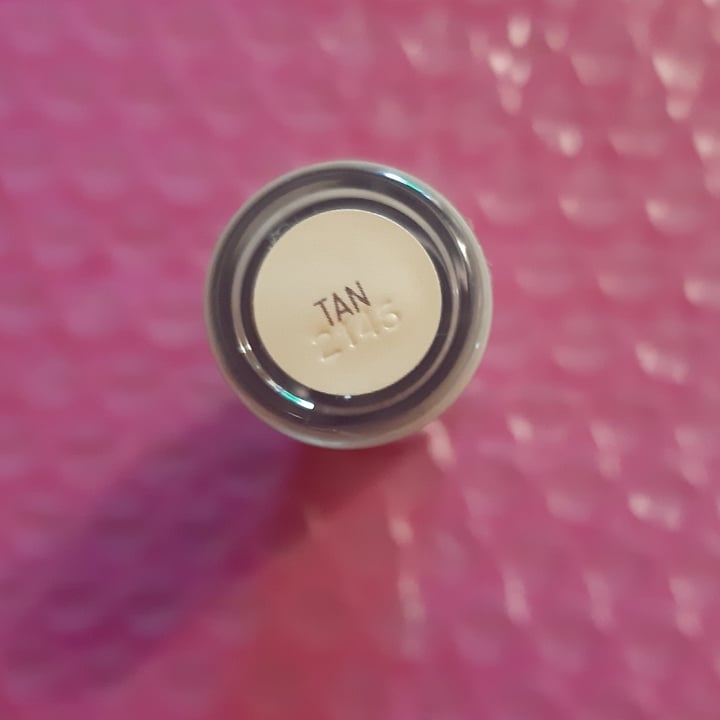 photo of Neve Cosmetics Ristretto concealer shared by @fagiolidisoia on  26 Apr 2022 - review