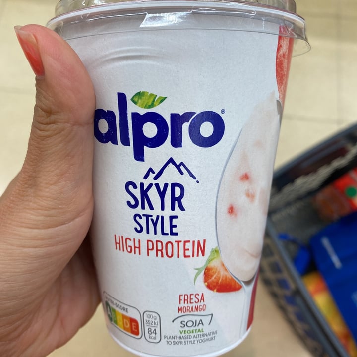 photo of Alpro Fresa Morango Soja Skyr Style High Protein shared by @scandreu on  13 Aug 2021 - review