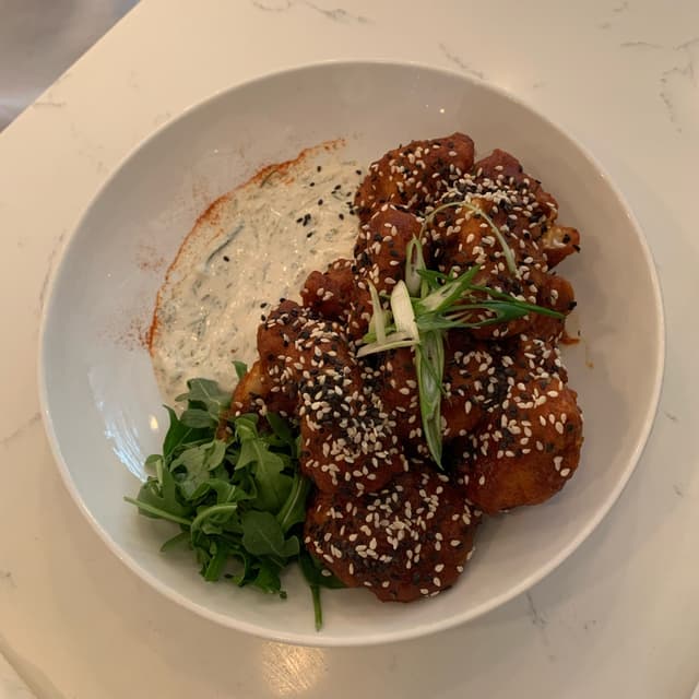 菜肴“Spicy Buffalo Cauli Wings”的照片