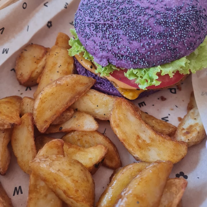 photo of Flower Burger Roma Patate Savory shared by @sunnyelle on  20 Aug 2022 - review