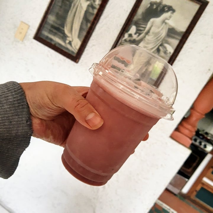 review photo of Hervíboro Cocina Vegana Malteada Vegana De Frutos Rojos shared by @heygabs8 on 27 Oct 2020 - review