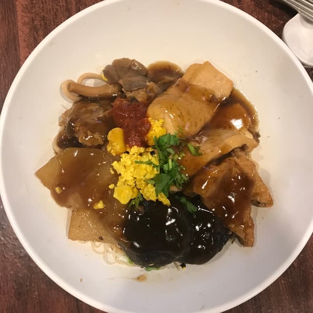 菜肴“Winter Melon Mushroom Tofu Noodles”的照片