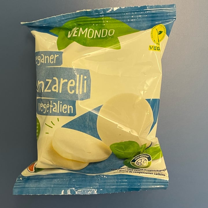 review photo of Vemondo Vegan Mozarelli shared by @silviapires96 on 10 Aug 2022 - review