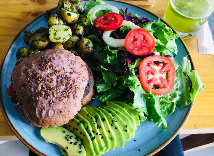 review photo of B12 Veggie Food Hamburguesa de quinoa shared by @valepickles on 17 Aug 2019 - review