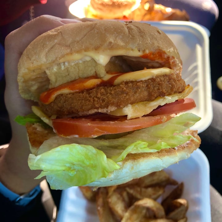 photo of Herbivorous Vegan Chilli Chicken Cheese Burger shared by @sagittariuskitty on  05 Aug 2020 - review