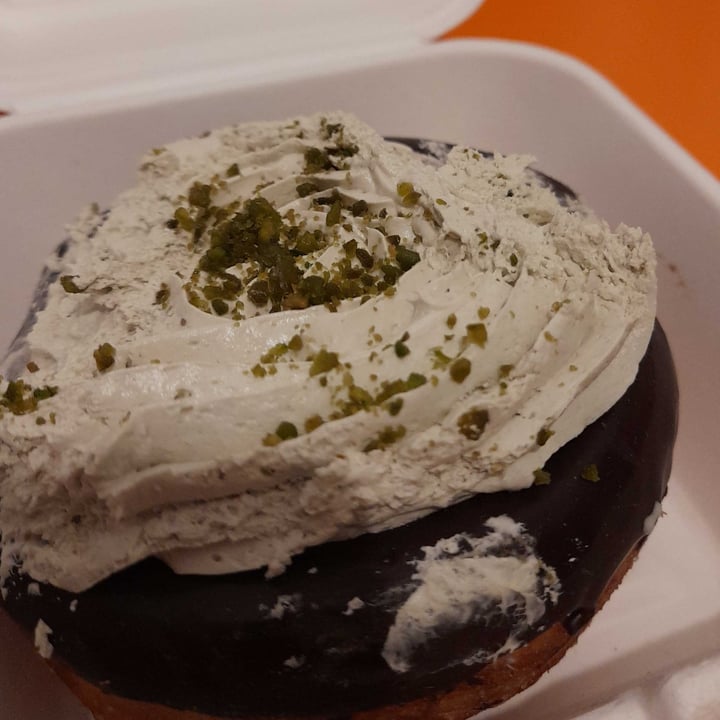 photo of Chök The Chocolate Kitchen Kronut De Chocolate Y Crema De Pistacho shared by @guajira on  12 Oct 2021 - review