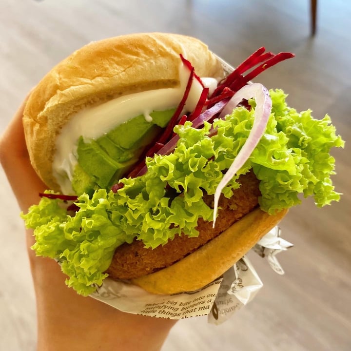 photo of VeganBurg Singapore Avocado Beetroot Burger shared by @oatlydelish on  24 Sep 2020 - review