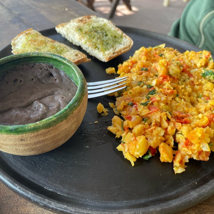 photo of Los Muchitos Comida Vegana Huevos Veganos A La Mexicana shared by @danielaqo on  01 Nov 2022 - review