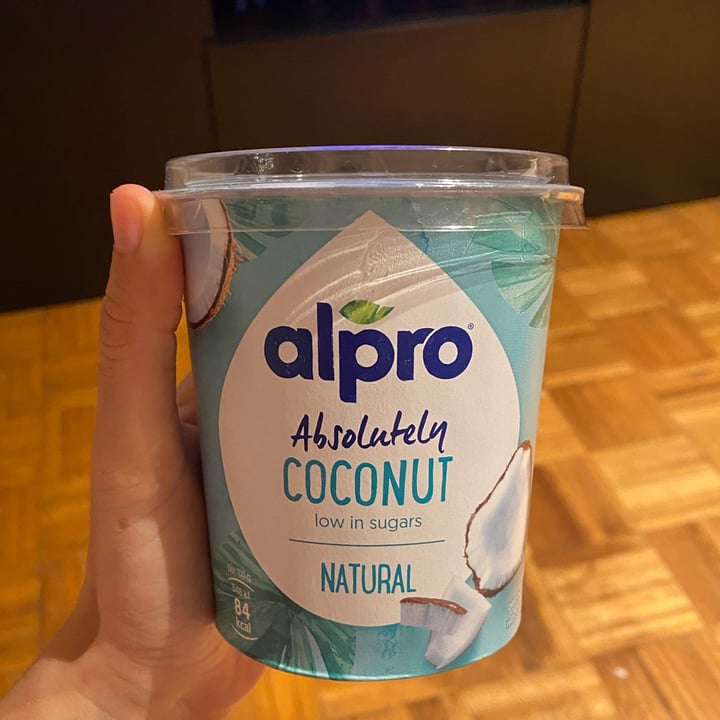 photo of Alpro Absolutely Coconut Yogurt - Natural  shared by @lauraperezz on  12 Jan 2022 - review