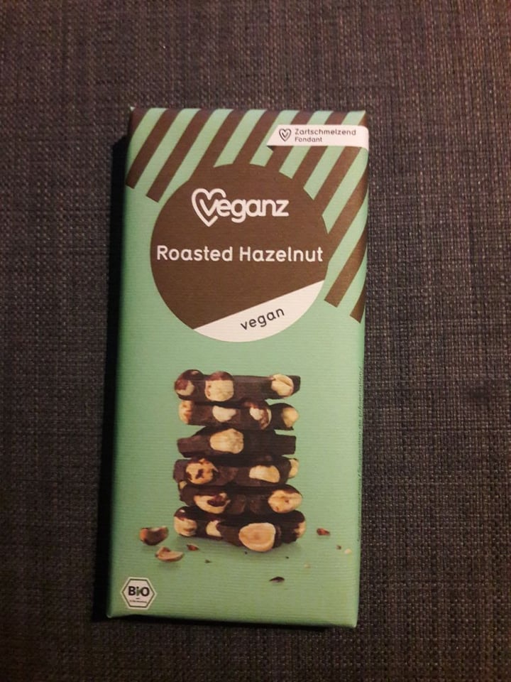 photo of Veganz Chocolate Roasted Hazelnut shared by @hamburgerdeern91 on  15 Feb 2020 - review