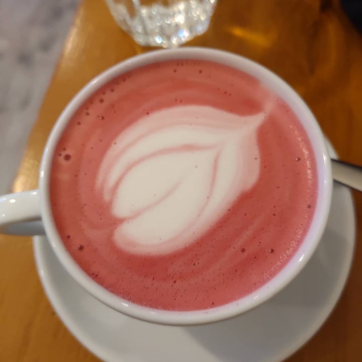 photo of Balans Bistro Beetrot latte shared by @decoy on  24 Nov 2022 - review