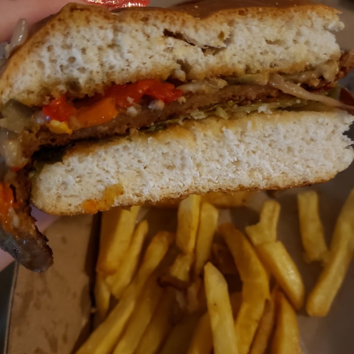 review photo of Burgers & lomitos online Lomito Vegano shared by @valen-barbato on 24 Mar 2022 - review