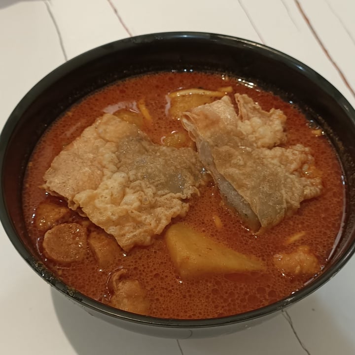 review photo of Green Bliss Habitat Curry Noodle shared by @ahungryveg on 06 Dec 2021 - review