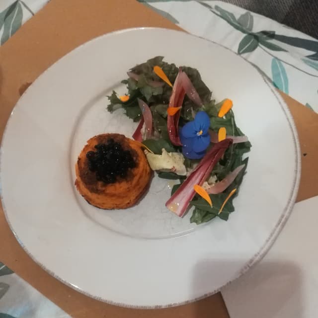 Photo of the dish “Tortino di zucca con misticanza, cipolle caramellate e perle di aceto balsamico”