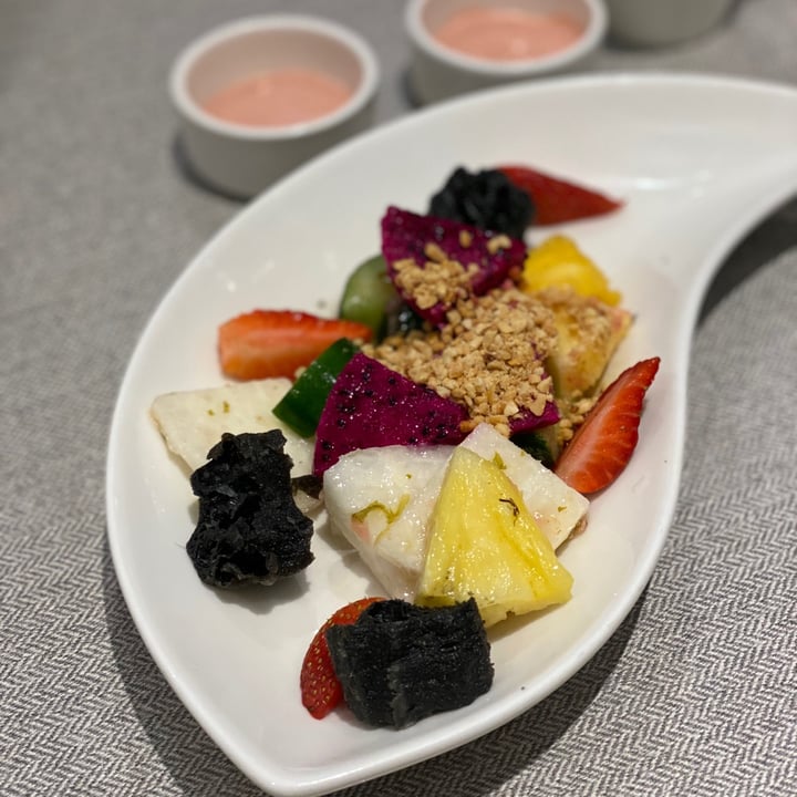 photo of Elemen @ HarbourFront Rojak salad shared by @angiecwakefield on  25 May 2020 - review