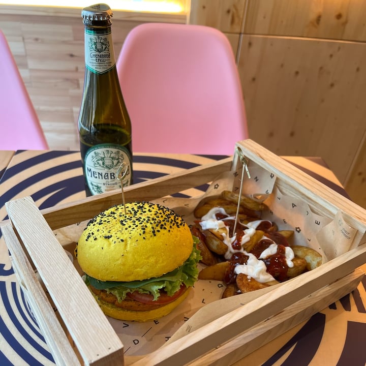 review photo of Flower Burger Funky Cecio shared by @valevillacci on 05 Feb 2022 - review
