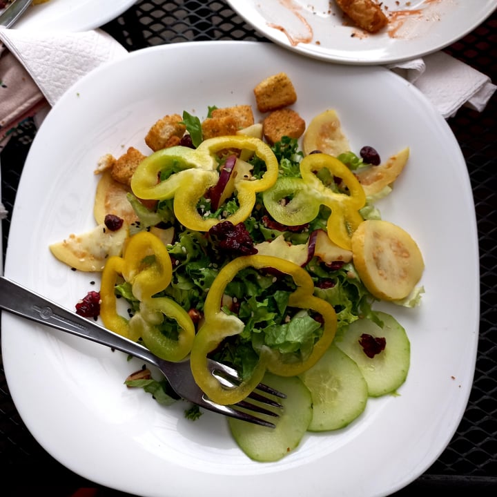 photo of Salamandras Café Ensalada Queso Manchego shared by @angiemauries on  30 Jul 2021 - review