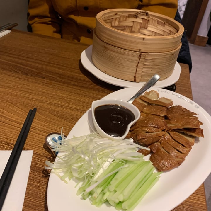 photo of Tofu Vegan Peking “duck” shared by @cuttingoutthecoo on  13 Dec 2021 - review