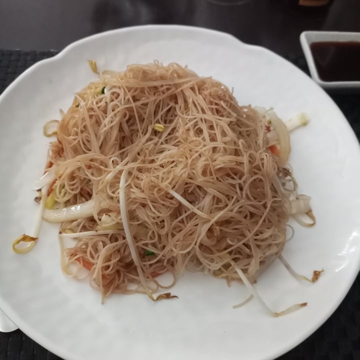 photo of Asia Fusion Sushi Spaghetti Di Riso Con Verdure shared by @iosonosoloio on  26 Aug 2022 - review