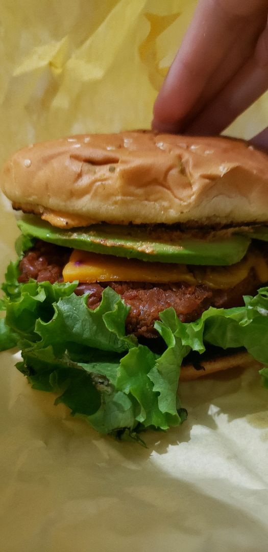 photo of Vegan Eats Hamburguesa Crispy Vegan Chicken shared by @katiardz on  27 Jan 2020 - review