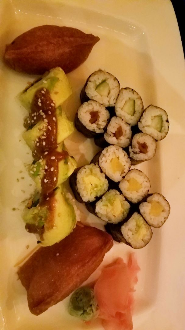 photo of Crave American Kitchen & Sushi Bar Vegan Sushi Platter shared by @gretchens on  16 Jan 2020 - review