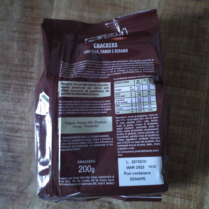 photo of Solidal coop Crackers con riso, farro e sesamo shared by @silviafrik on  22 Apr 2022 - review