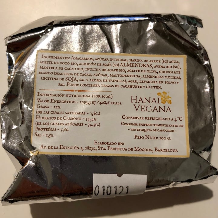 photo of Hanai Vegana Alfajor De Chocolate Blanco Y Dulce De Leche shared by @izaskunquilez on  25 Dec 2020 - review