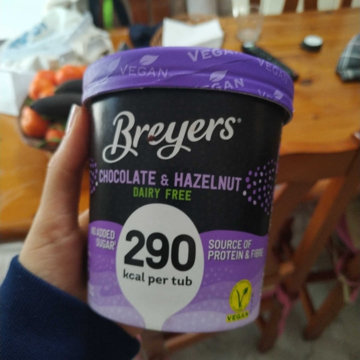 photo of Breyers Chocolate And Hazelnut Ice Cream shared by @arantxarg2704 on  08 Feb 2022 - review