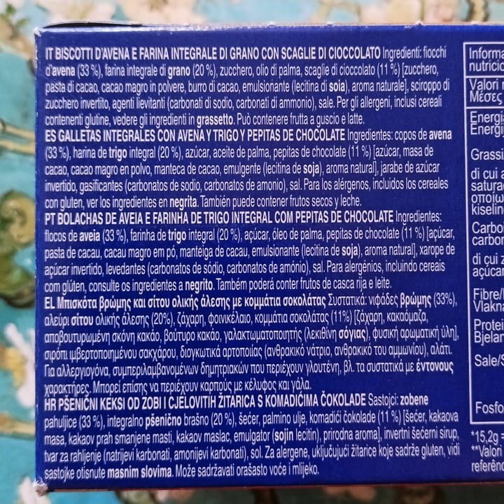 review photo of McVitie's Hobnobs Choc Chip shared by @lellla on 03 Nov 2022 - review