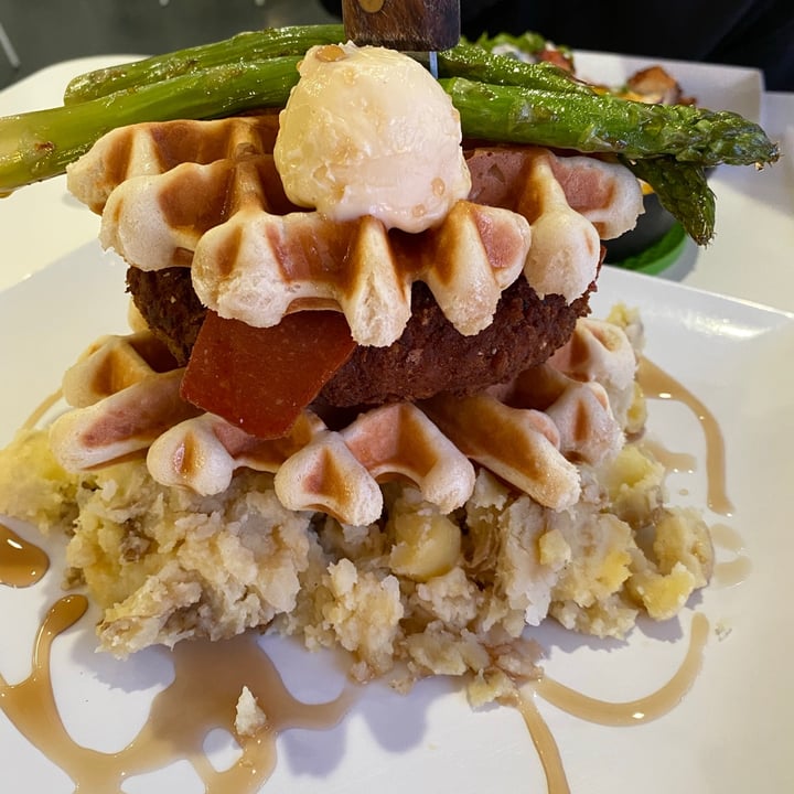 photo of The Modern Vegan Chicken and waffles shared by @anotherplantbasedgal on  08 Apr 2021 - review