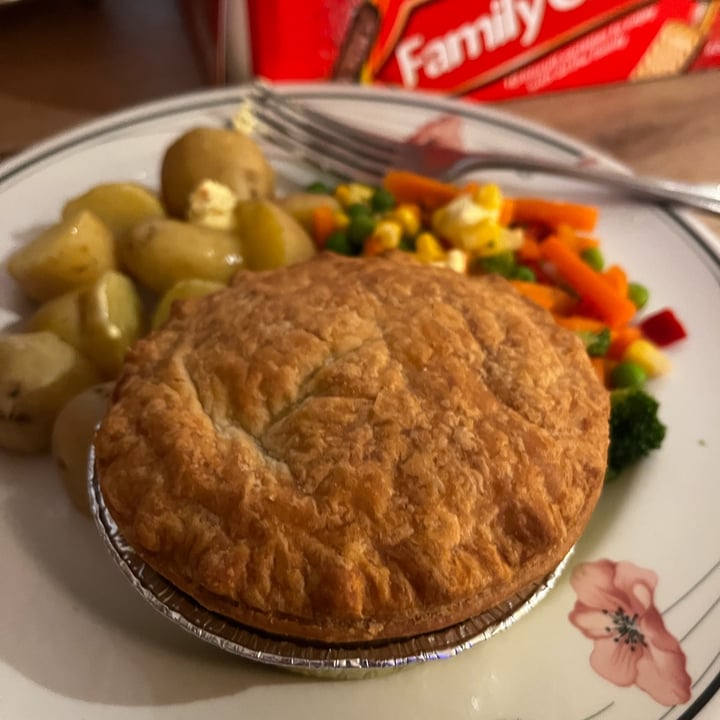 photo of Pukka Pies Chicken & Mushroom Pie shared by @vegmart404 on  13 Jan 2022 - review