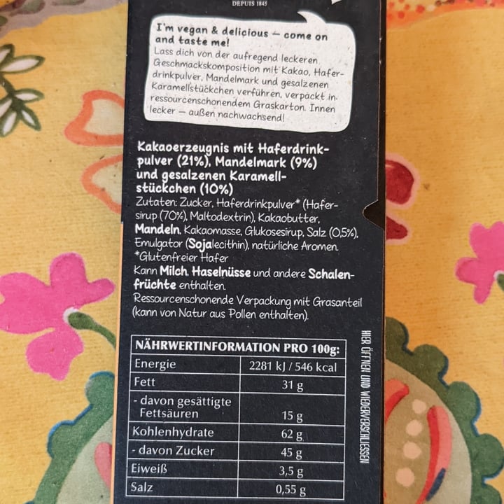 review photo of Lindt Hello Vegan Salted Caramel shared by @orsablu on 15 Aug 2022 - review