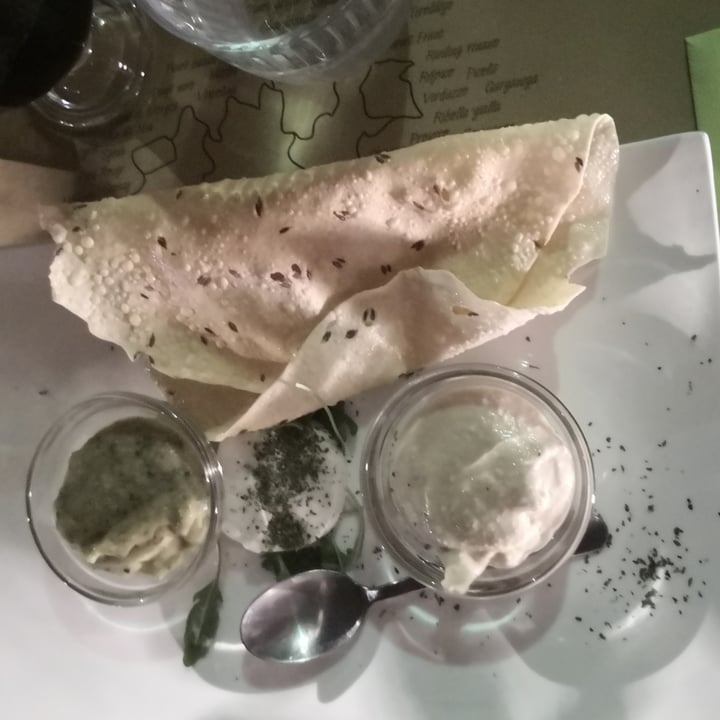 photo of Nirvana Ristorante Firenze Hummus accompagnato da chutney con stracchino veg e cialda indiana shared by @jinny on  26 Aug 2022 - review