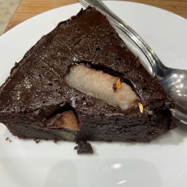 photo of Le Pain Quotidien Torta de cacao, peras y banana shared by @vanepiterman on  02 Oct 2021 - review