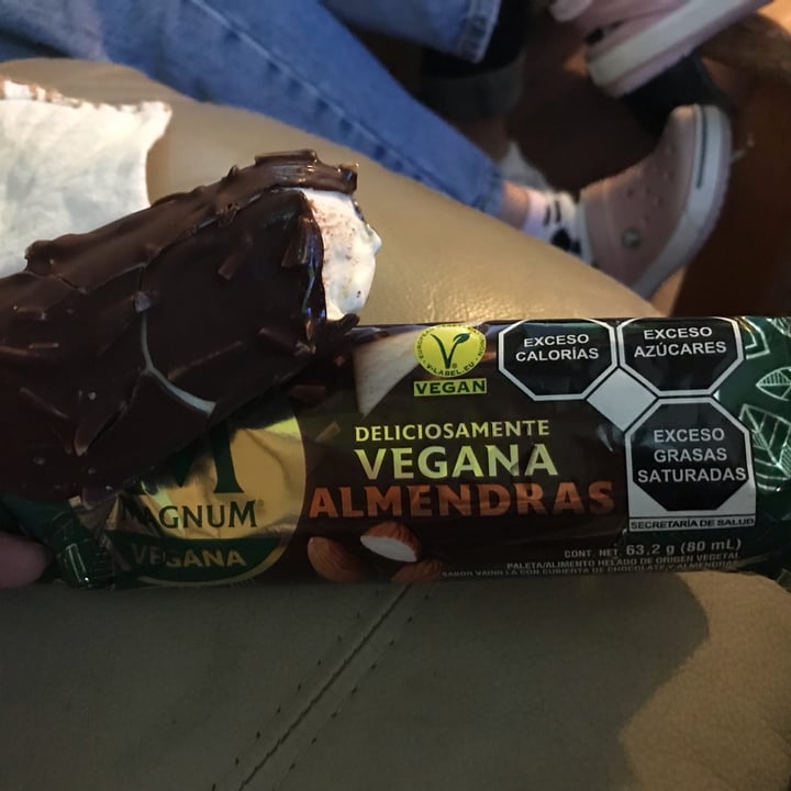photo of Holanda Magnum vegana Almendras shared by @verosanc on  09 Feb 2022 - review