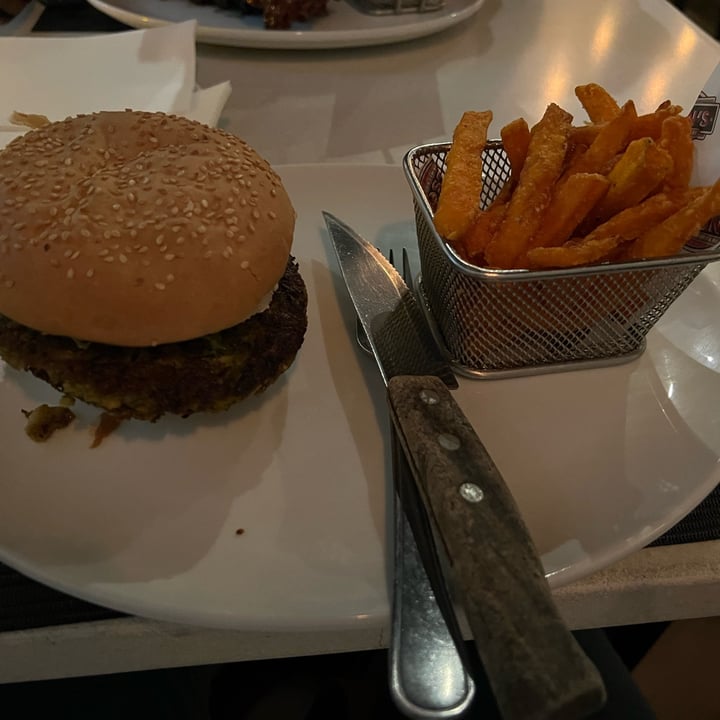 review photo of Gibson's Gourmet Burger and Ribs Eastern Burger shared by @moosette on 15 Oct 2022 - review