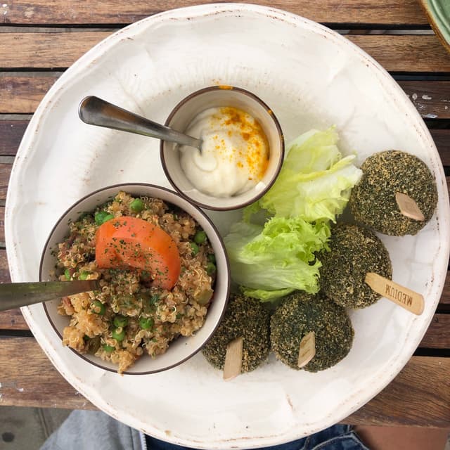 Photo of the dish “Plato del día: quínoa con albóndigas”